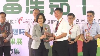 東亞唯二非豬瘟區 小英表揚防疫人員