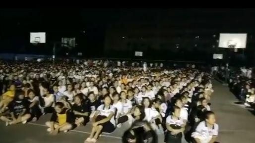 廣西深夜地震…千名學生唱愛國歌壓驚