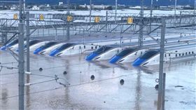 哈吉貝強襲日！新幹線列車慘泡水　恐報銷狂噴3百多億日圓（圖／翻攝自推特）