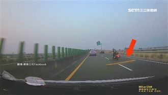 路上驚現木條！重機摩擦地面噴火慘摔