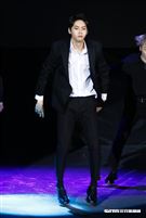 李鎭赫以一身黑色西裝帥氣表演麥可傑克森的〈超脫〉開場。（圖／記者林聖凱攝影）