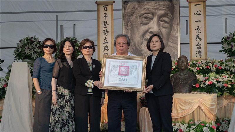 頒贈史明褒揚令！小英強調會堅持承諾