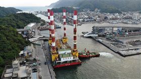 ▲宏禹1號移泊至南興加油碼頭（圖／台灣港務公司提供）