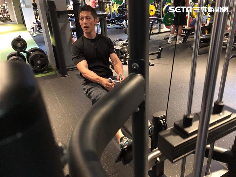 健身照曝光粉絲暴動!吳怡農害羞回應。(臉書徐閉授權使用)