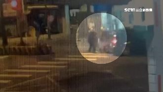 迴轉誤撞爆火氣！駕駛騎士當街全武行