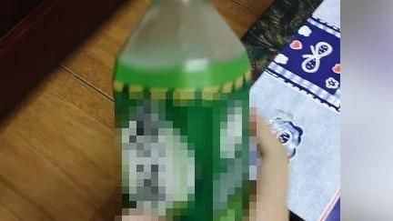 正妹口渴喝綠茶　竟成母裝的「液體」