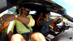 NBA／搭F1賽車…熱火士官長嚇暈
NBA,邁阿密熱火,Jimmy Butler,士官長,F1賽車
翻攝自推特