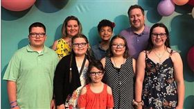 2寶爸「一次領養4兒」！曝超暖真相：捨不得小孩被拆散（圖／翻攝自每日郵報）