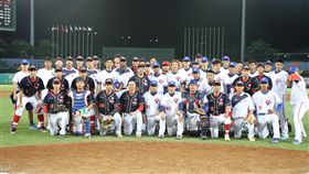 ▲亞錦賽台灣、香港選手賽後合影。（圖／中華棒協提供）