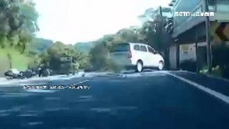 休旅車內車道急切！害撞才補打方向燈