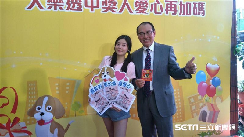 他買彩券比個1　獨得大樂透頭獎