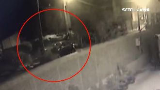 轎車撞電桿！男嬰「抱母懷中」重傷亡