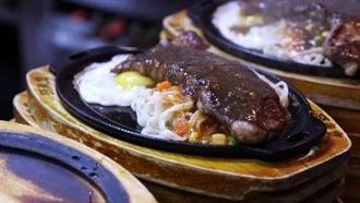 夜市牛排隱藏吃法曝　一上桌他狂倒1物