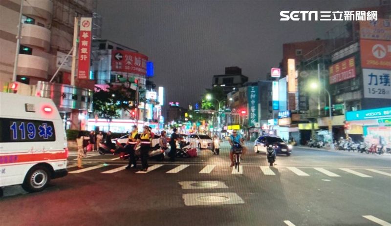 再傳外送員車禍！闖燈婦擊落「熊貓」