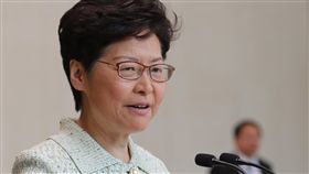 施政報告聚焦民生　港特首：盼雨過天青重新出發香港特首林鄭月娥將於16日發表任內第3份施政報告。她今天出席行政會議前向媒體表示，報告將聚焦土地及房屋問題，會盡最大努力完成發表。（中通社提供）中央社　108年10月15日