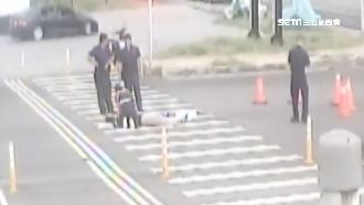 男過馬路昏倒險遭輾！休假護理師救命