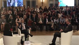 徐斯儉參加公元兩千論壇外交部次長徐斯儉（左）14日（當地時間）在布拉格「公元兩千論壇」擔任與談人。中央社記者林育立布拉格攝 108年10月16日