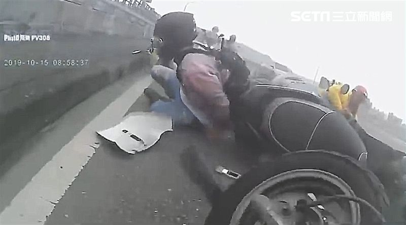 浮洲橋5機車連環撞　網嚇：直接被肛