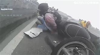 浮洲橋5機車連環撞　網嚇：直接被肛