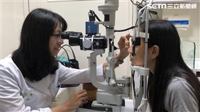 台大醫院新竹分院,眼科,林暄婕,視網膜,黃斑部,視力,黃斑部皺摺,阿姆斯勒方格表