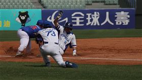 ▲亞錦賽韓國隊扣倒菲律賓。（圖／中華棒協提供）