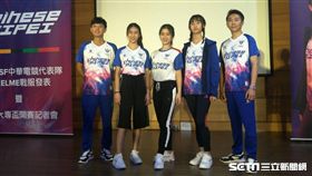 ▲中華電競代表隊洪偲猛（左）與張家棟（右）穿上KELME設計全新戰服。（圖／記者林辰彥攝影）