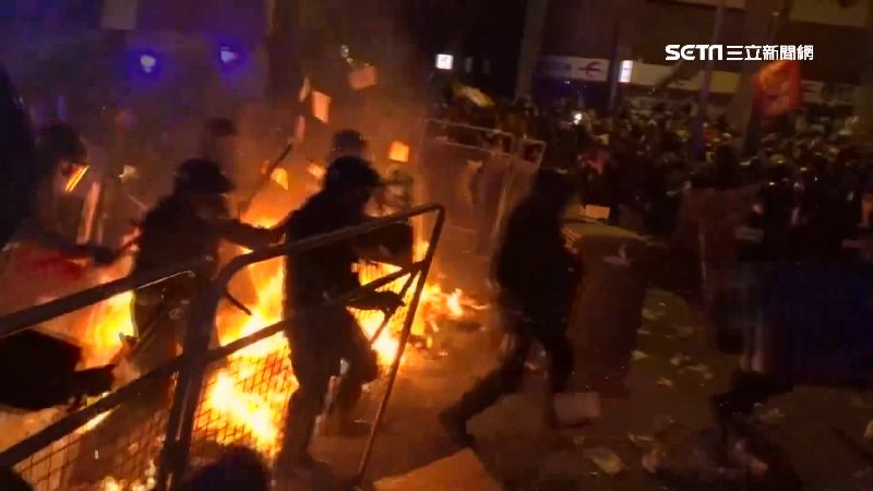 獨派領袖入獄　15萬加泰民眾怒上街