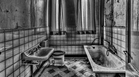 噁！舊大樓通風口飄「鐵鏽惡臭味」…她怒譙鄰居：要多髒？（圖／翻攝自Pixabay）