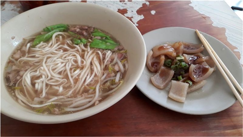 「湯麵＋豬頭皮」30元　饕客揭店名