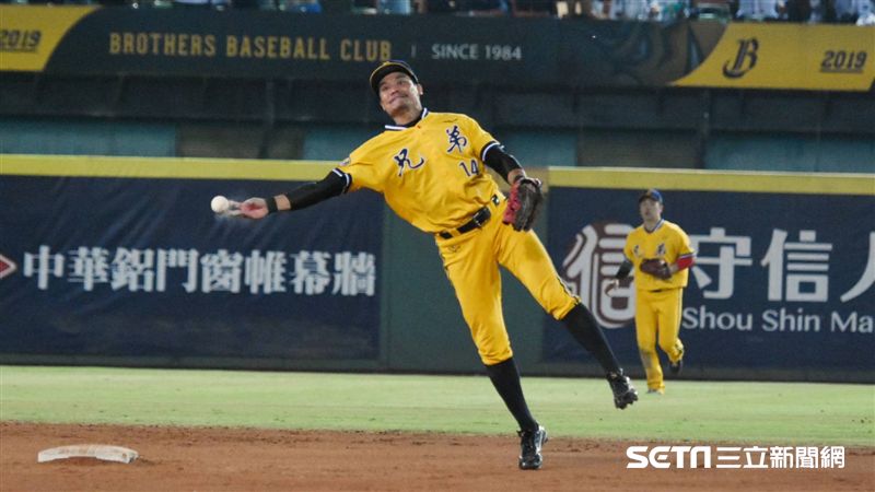 中職／9座金手套　王勝偉只一次機會