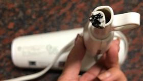 幫女兒吹頭髮！吹風機突火花「整條斷」　網曝：收納出問題（圖／翻攝自爆廢公社臉書）