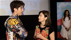 修杰楷、賈靜雯。（TVBS提供）