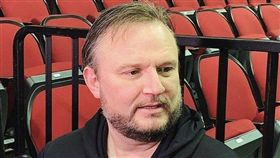 美國職籃NBA休士頓火箭總經理摩瑞發表挺港推文後，推特用戶群起圍剿，以不友善言詞回覆。（圖取自facebook.com/darylmoreyofficial）