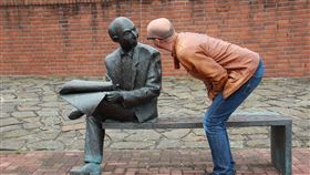 男人，講話，（圖／翻攝自Unsplash）