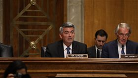 美參議員：美國長期最大威脅恐來自習近平美國共和黨籍參議員賈德納（左）16日主持「亞洲再保證倡議法」施行成效聽證會，他在會中指出，中國國家主席習近平對美國安全利益來說，可能造成最大長期威脅。中央社記者徐薇婷華盛頓攝 108年10月17日