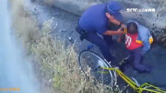 醉男摔水溝險溺斃！員警立馬跳溝搶救