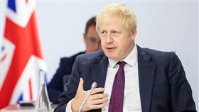 英國與歐盟希望能在17日歐盟峰會召開之前達成脫歐協議草案，但目前仍因為技術性細節喬不攏。英國究竟能否在31日脫歐，首相強生（前）必須和時間賽跑。（圖取自facebook.com/borisjohnson）
