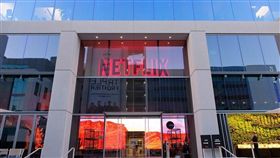 在迪士尼與蘋果夾擊下，串流影音平台Netflix原被投資人認為可能會表現不佳。不過，Netflix第3季付費訂戶增幅略高於華爾街預期。圖為Netflix洛杉磯總部。（中央社檔案照片）