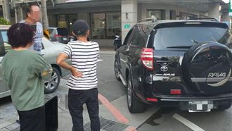 違停被勸離爆氣！男遷怒老婆：揍死妳