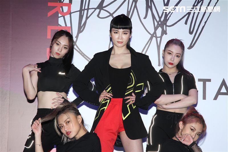 舒子晨推出個人首張EP，大跳高難度舞步。（記者邱榮吉/攝影）