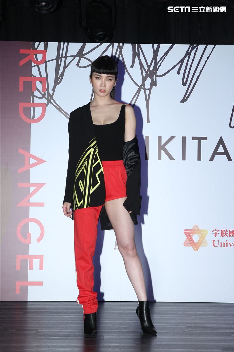 舒子晨推出個人首張EP，大跳高難度舞步。（記者邱榮吉/攝影）