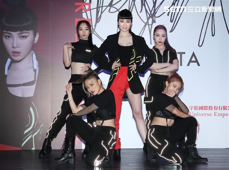 舒子晨推出個人首張EP，大跳高難度舞步。（記者邱榮吉/攝影）