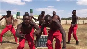 蝦皮這也賣！1450元請非洲人嗆韓