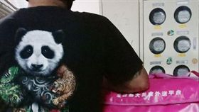外送,外送員,Food Panda,黑衣,功夫熊貓（圖／翻攝自加藤軍路邊隨手拍 臉書）