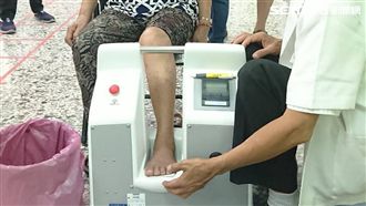 8旬嬤膝蓋「啪」一聲竟骨折　1疾病成殺手