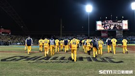 中信兄弟彭政閔最後一場比賽。（圖／記者王怡翔攝影）