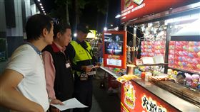 10/17日，北市府市長處，稽查人員，針對士林夜市骰子牛業者稽查。（圖／翻攝自北市府網站）