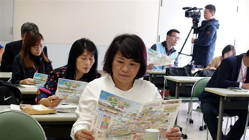 黃敏惠訪幸福村　 盼借鏡通用設計！