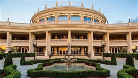 白宮代理幕僚長穆瓦尼17日宣布，2020年七大工業國集團（G7）領袖會議將在位於佛羅里達州邁阿密川普國家多羅高爾夫度假村舉行。（圖取自facebook.com/TrumpDoral）