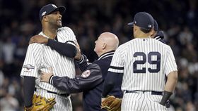 ▲沙巴西亞（CC Sabathia）美聯冠軍賽第四戰中繼0.2局傷退。（圖／美聯社／達志影像）